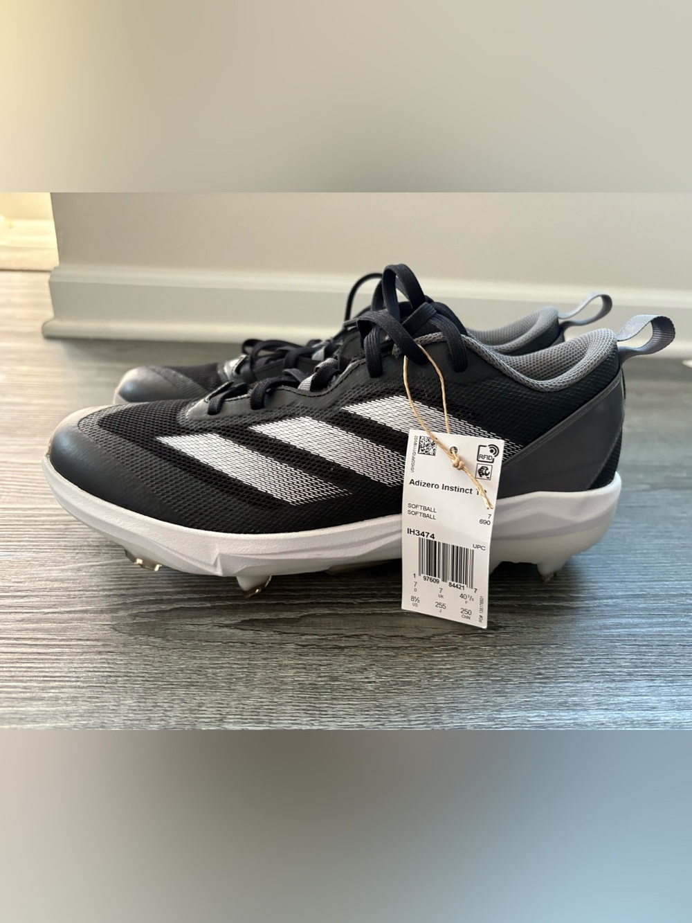 adizero Women’s  Black and White Softball- Low-Top Cleats. Women size 8.5. NWT